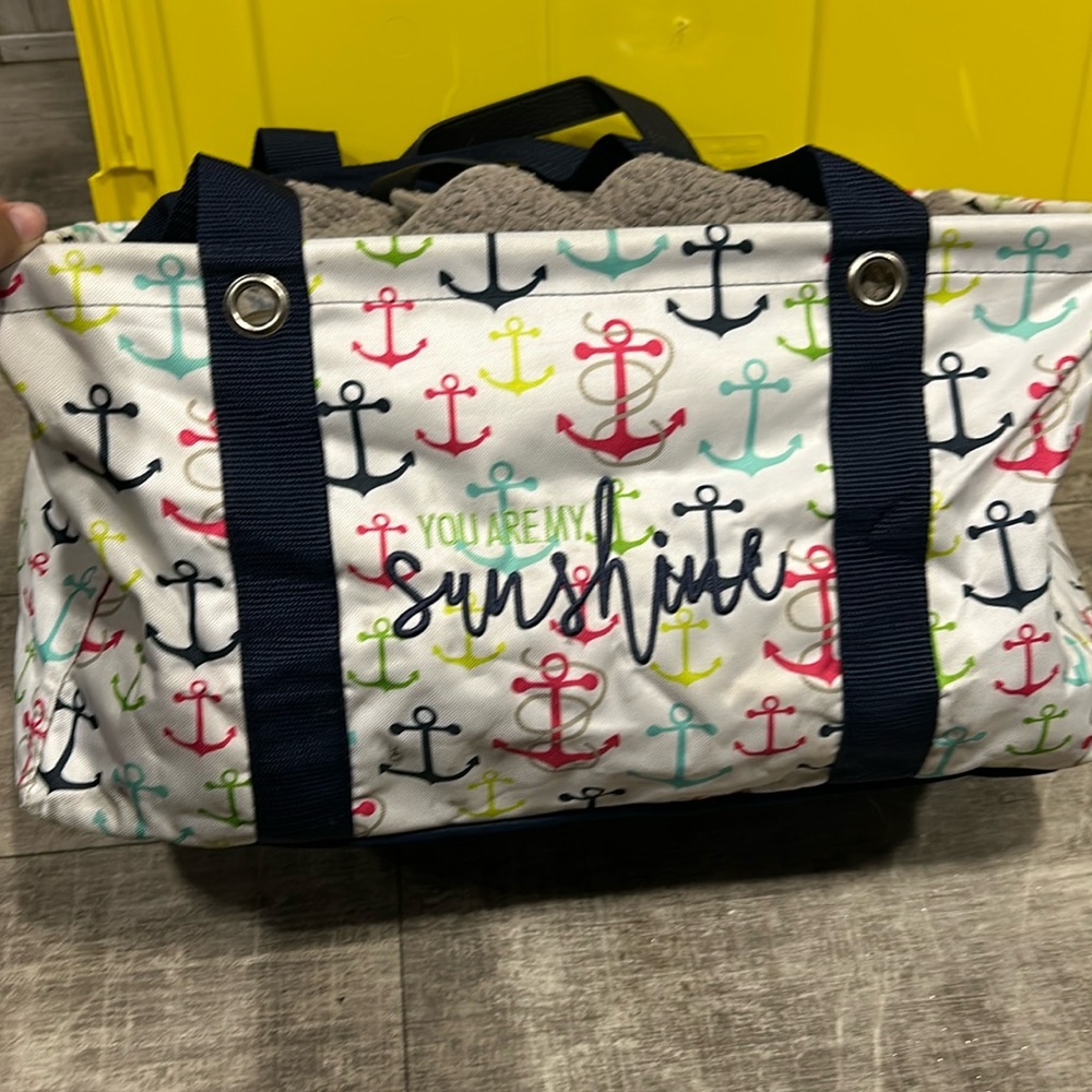 Medium utility tote